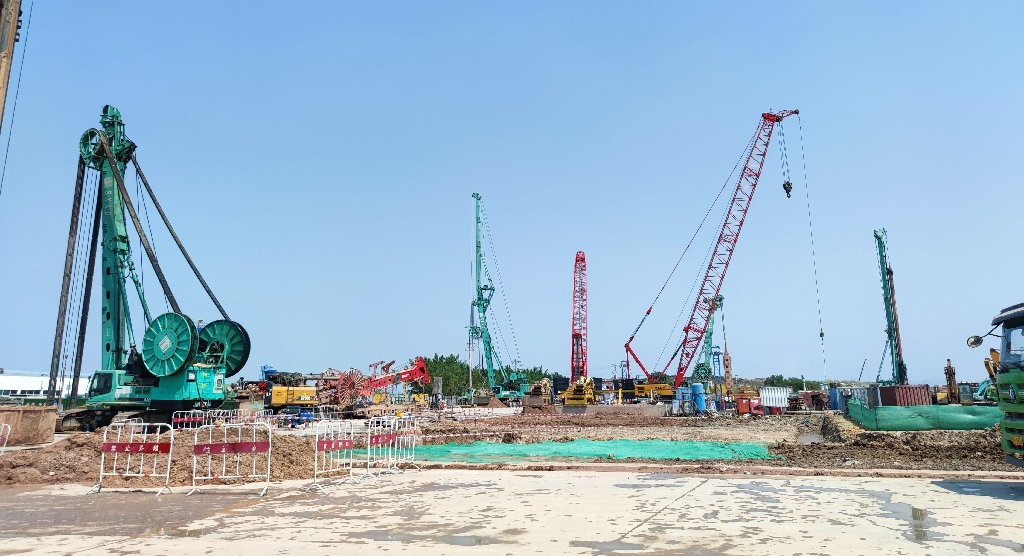 金泰抓钻铣设备马力全开，汇战“羊城花冠”白云机场T3航站楼